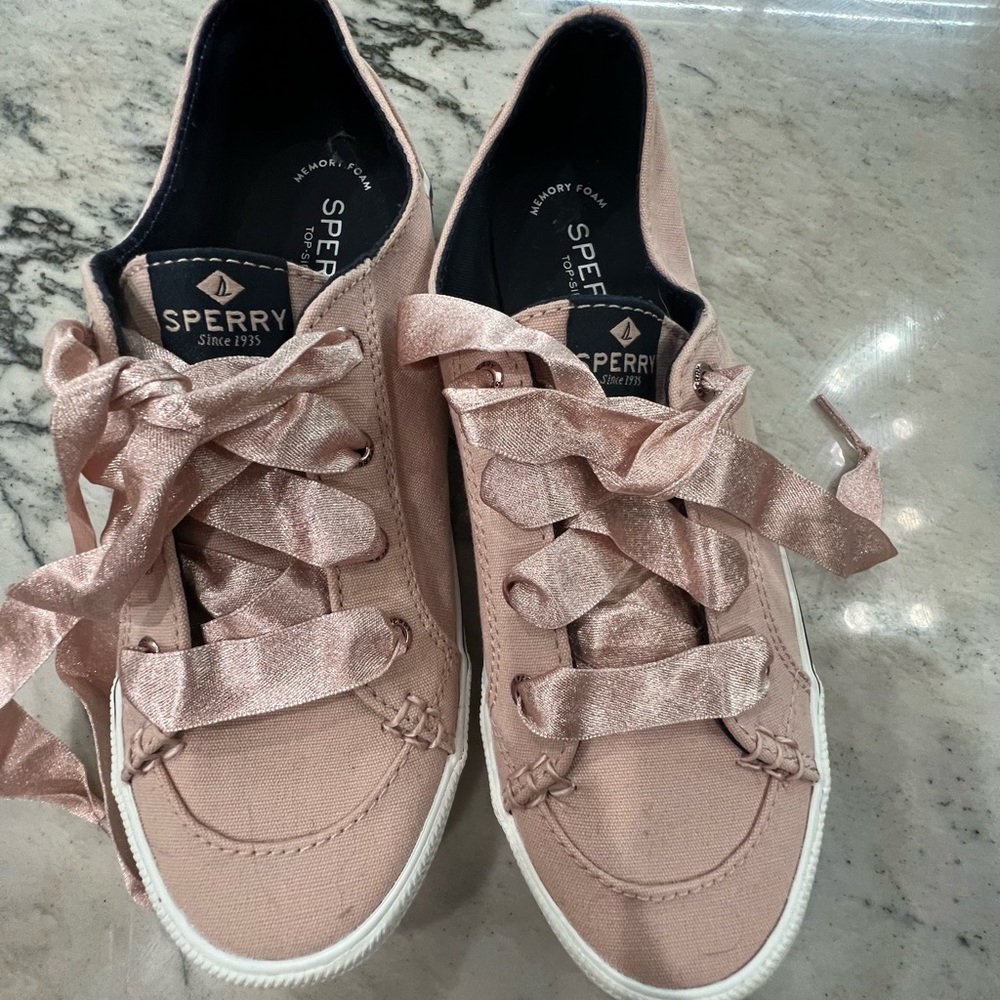 Sperry memory foam tennis shoes 6.5 like new
